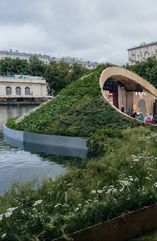 🎇Сцена открылась на воде на Патриарших прудах
Здесь пройдут:
▪️Спектакли
▪️Цирковые шоу, клоунада
▪️Театр кукол
▪️Мастер-классы
▪️Концерты
▪️Чтения и перформансы с известными артистами
📲Подпишитесь на... | Сетка — социальная сеть от hh.ru