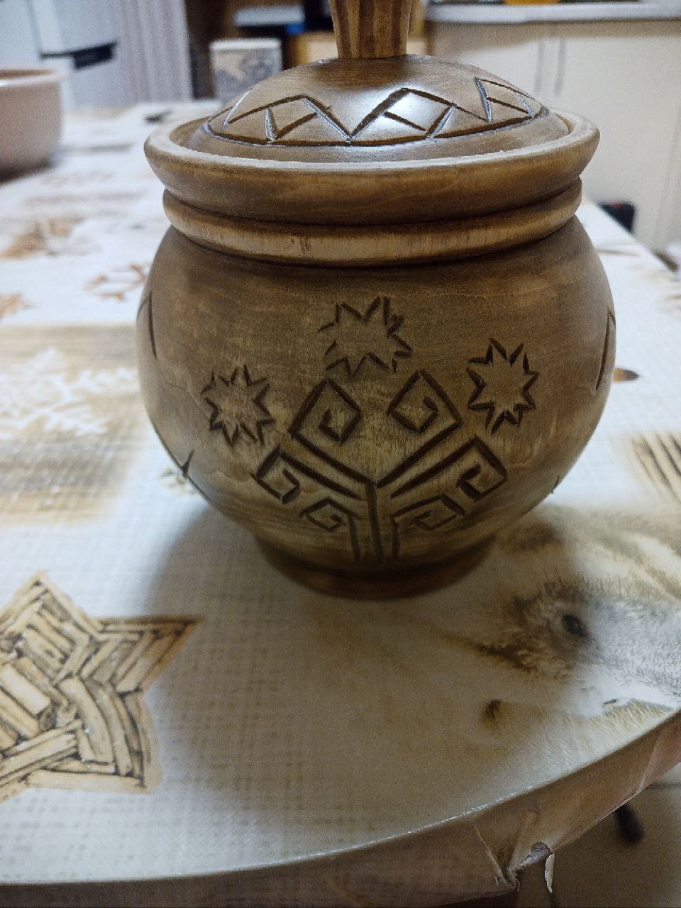 Я вчера закончил ковку,Я два плана залудил,- И в загранкомандировку От завода угодил. Копоть, сажу смыл под душем, Съел холодного язя,- И инструктора прослушал - Что там можно, что нельзя (С) В.С | Сетка — социальная сеть от hh.ru