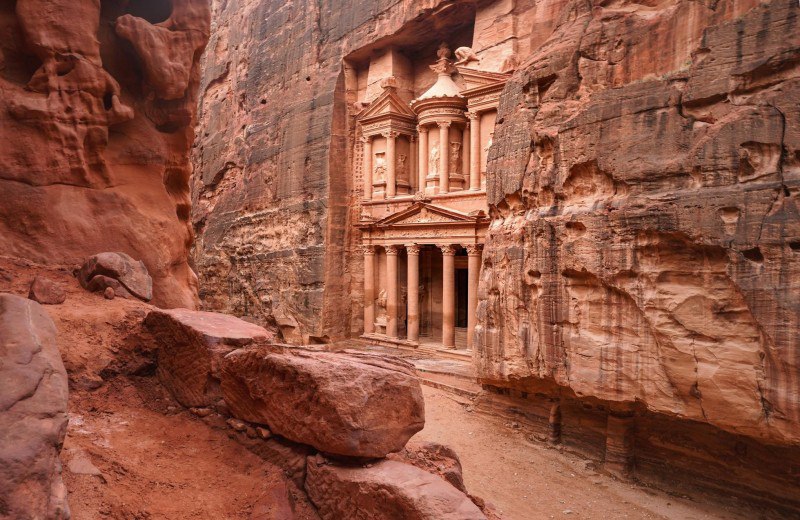 To Visit Petra?
Discover Petra: A Modern Wonder Carved in Stone
Petra, a stunning archaeological site in Jordan, is one of the Seven Wonders of the Modern World | Сетка — социальная сеть от hh.ru