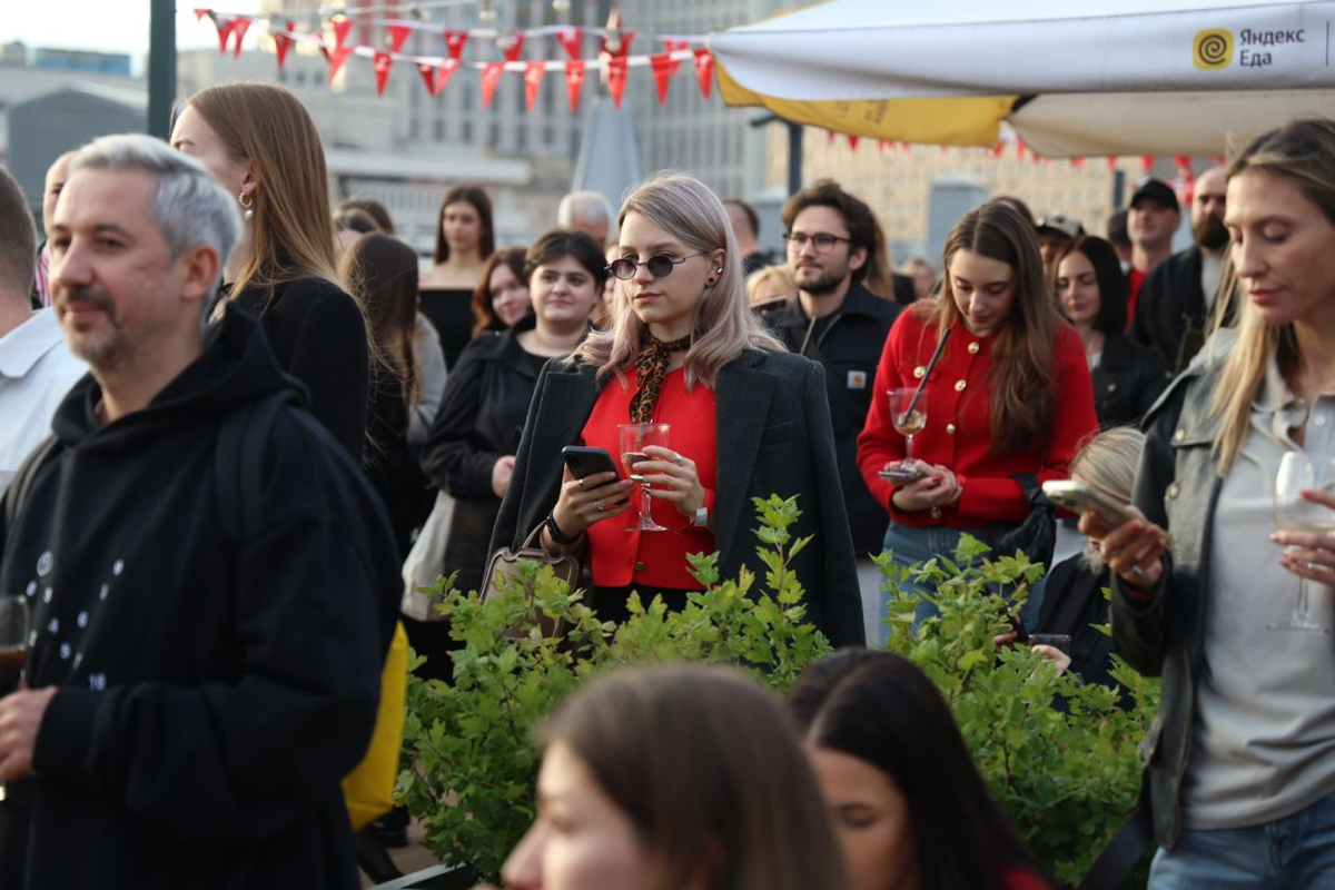 Презентовали новый сезон фестиваля Red Apple на крыше ♥️ | Сетка — социальная сеть от hh.ru