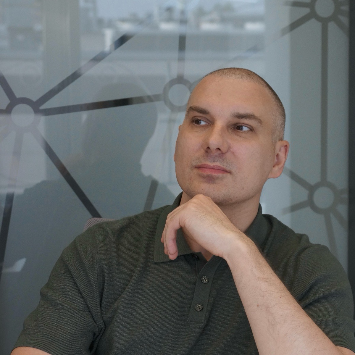 Eвгeний Mаcлюк