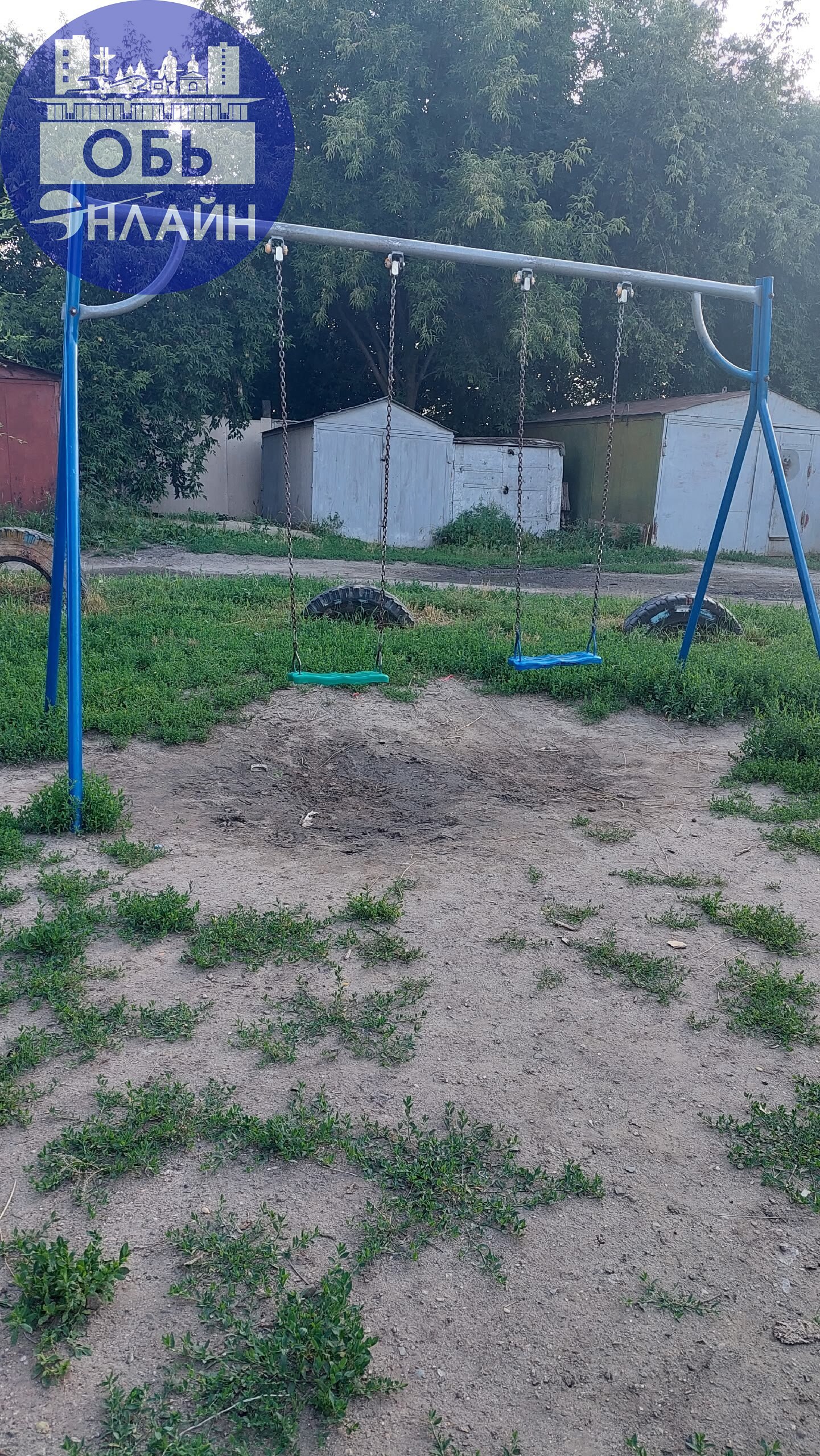 ↗ Всем доброго дня!
Вчера я с маленькими детьми прогуливались по ул.Вокзальная и зашли на детскую площадку возле дома многоэтажки ул.Вокзальная 68 | Сетка — социальная сеть от hh.ru