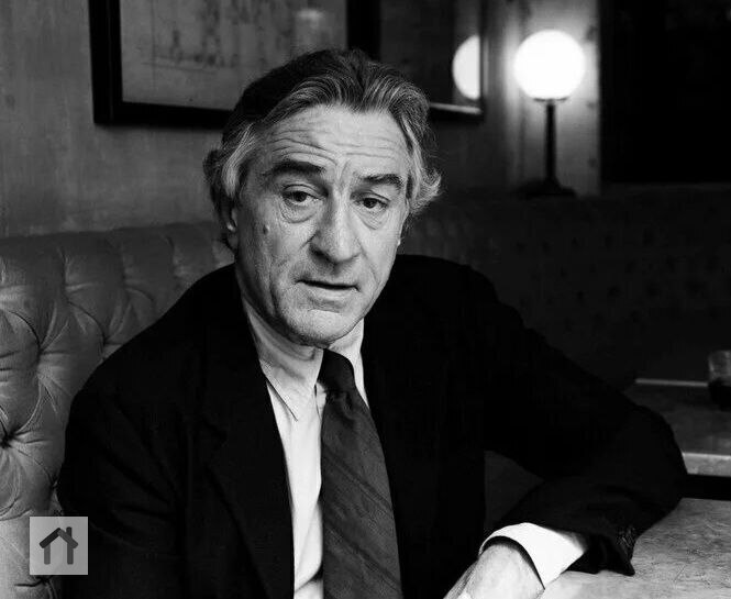 После 50 лет брака я однажды внимательно посмотрел на свою жену и сказал:
"50 лет назад у нас был маленький дом, старенькая машина, мы спали на диване и смотрели маленький черно-белый телевизор, но за... | Сетка — социальная сеть от hh.ru