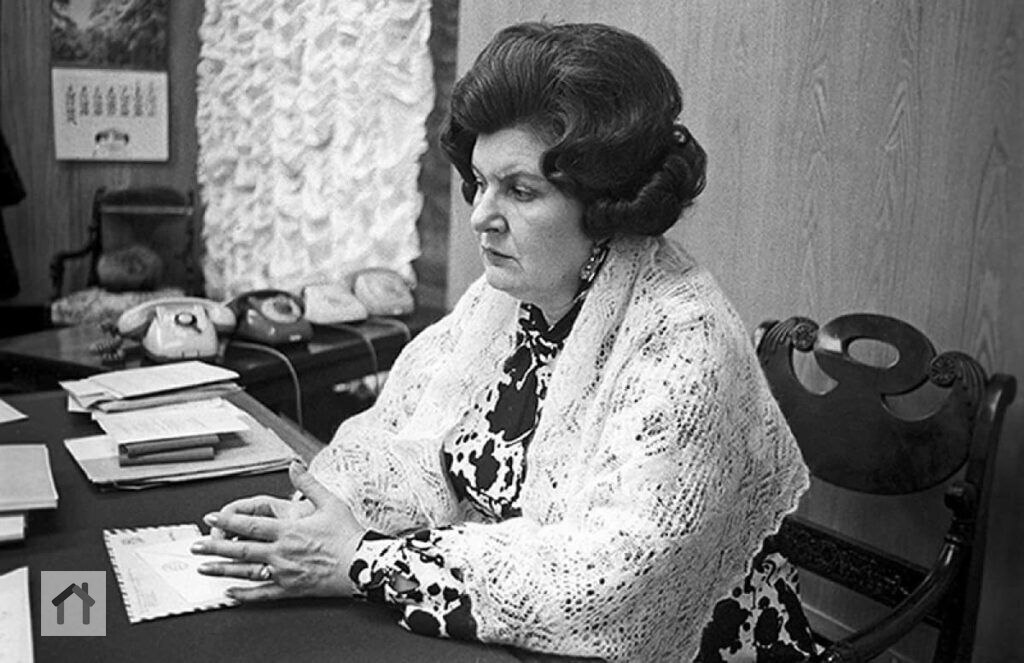 Годы уносят всё внешнее, и с возрастом душа человеческая постепенно освобождается от покровов и предстает в своём первозданном виде.
Уже нет нужды нравиться, играть в какие-то игры | Сетка — социальная сеть от hh.ru