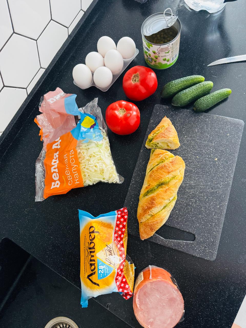 🍳 Готовка — точно не то, от чего я кайфую.
Обычно я заказываю еду в сервисах типа groowfood.ru, где всё уже порезано, расфасовано и почти готово | Сетка — социальная сеть от hh.ru