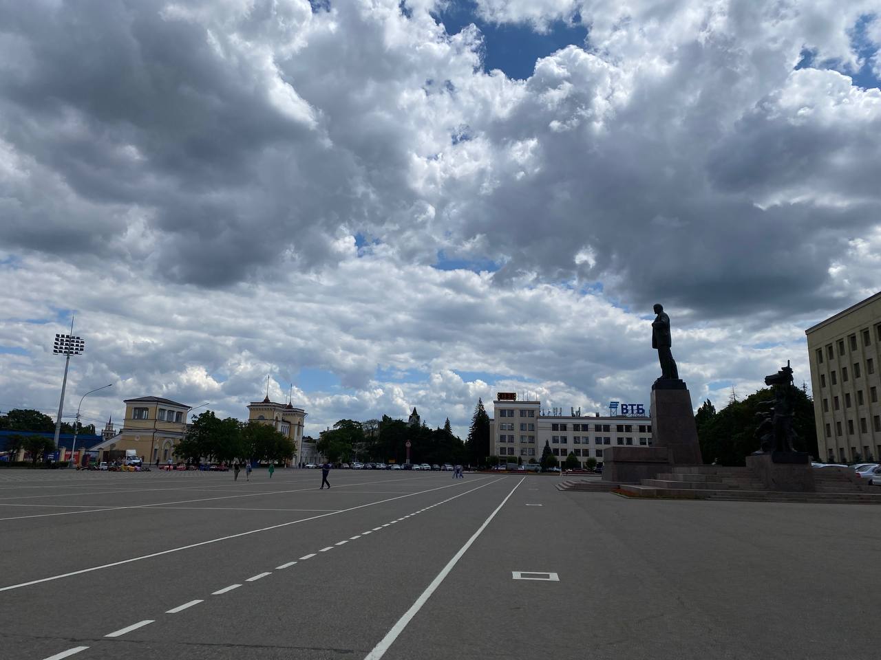 До +38 ожидается в начале недели на Ставрополье
В понедельник воздух в крае прогреется до +32 — + 37 градусов.
В Ставрополе температура воздуха составит от +32 до +34 | Сетка — социальная сеть от hh.ru