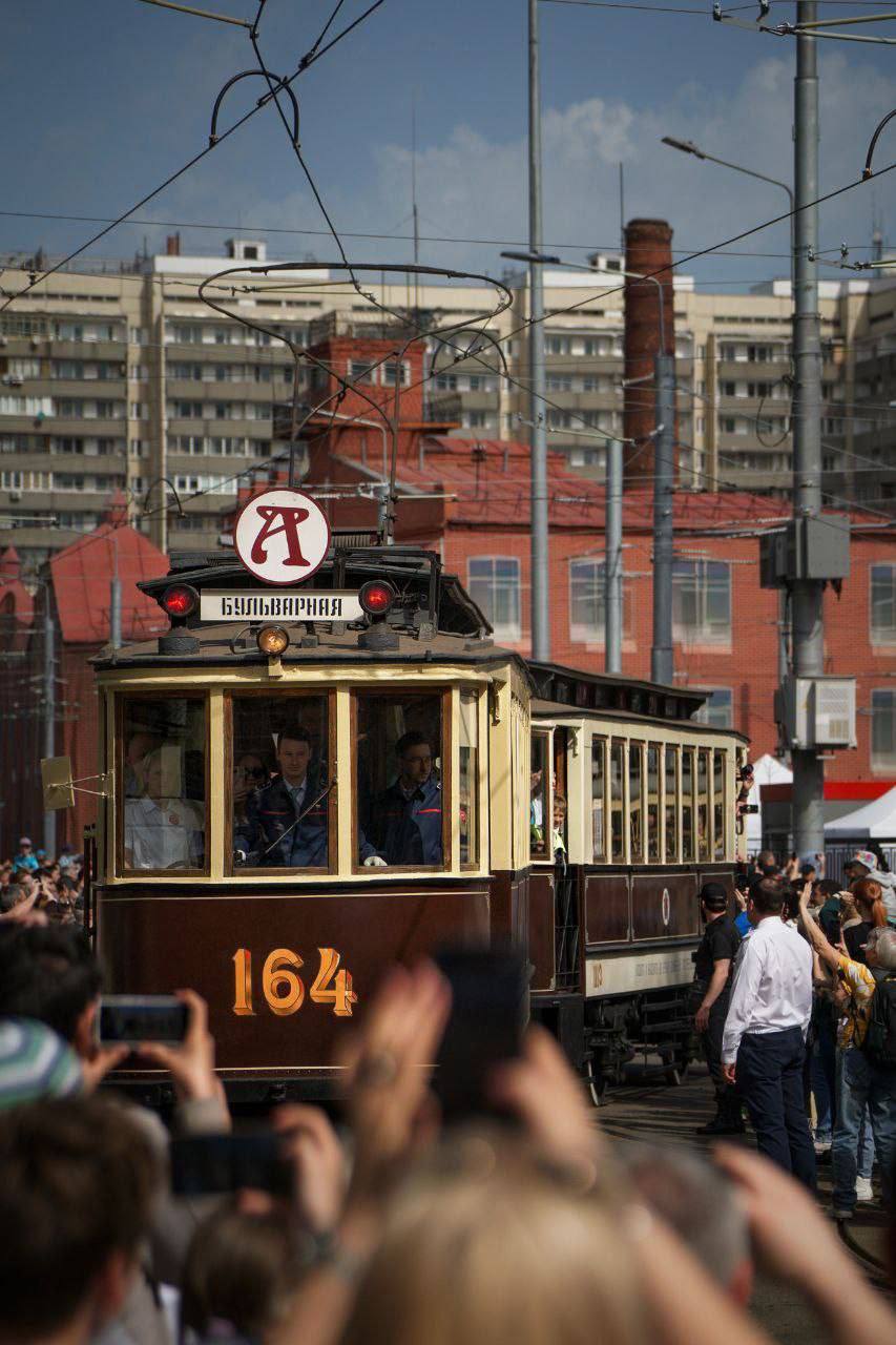 🚃Парад исторических трамваев пройдет в столице в День московского транспорта
12 июля в 11:30
По традиции состоится парад исторического транспорта, а затем выставка трамваев и автомобилей на улице Серг... | Сетка — социальная сеть от hh.ru
