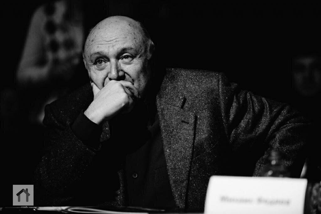 Весь день не спишь, всю ночь не ешь, – конечно, устаёшь.
Михаил Жванецкий | Сетка — социальная сеть от hh.ru