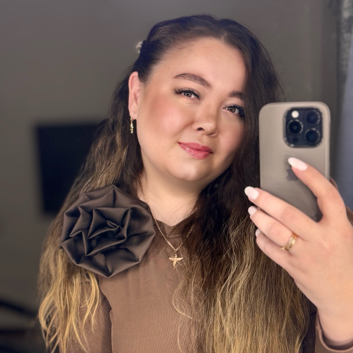 Элина Толова