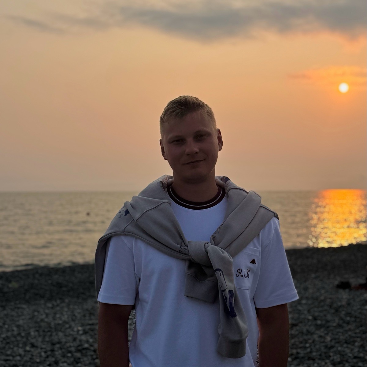 Виталий Комаров