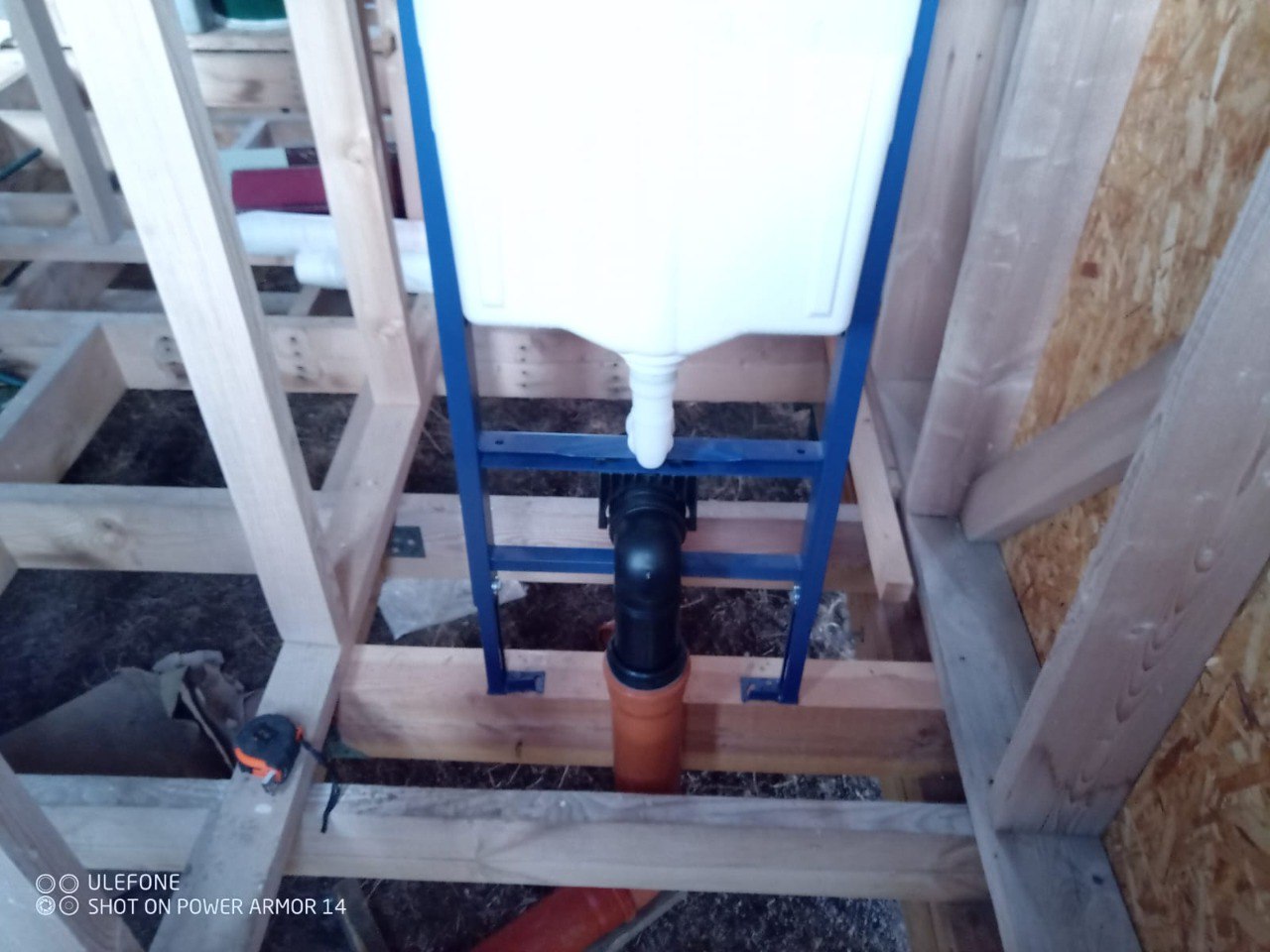 Строим дом. Часть 6
Завершены внешняя отделка и кровля — самое время приступить к внутренней отделке! Теперь дождевые капли нам не страшны, а ветер дует лишь снизу | Сетка — социальная сеть от hh.ru