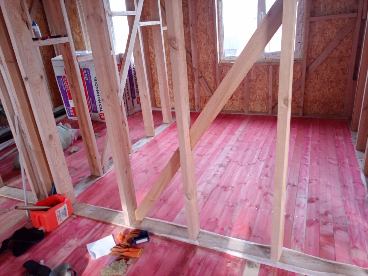 Строим дом. Часть 6
Завершены внешняя отделка и кровля — самое время приступить к внутренней отделке! Теперь дождевые капли нам не страшны, а ветер дует лишь снизу | Сетка — социальная сеть от hh.ru