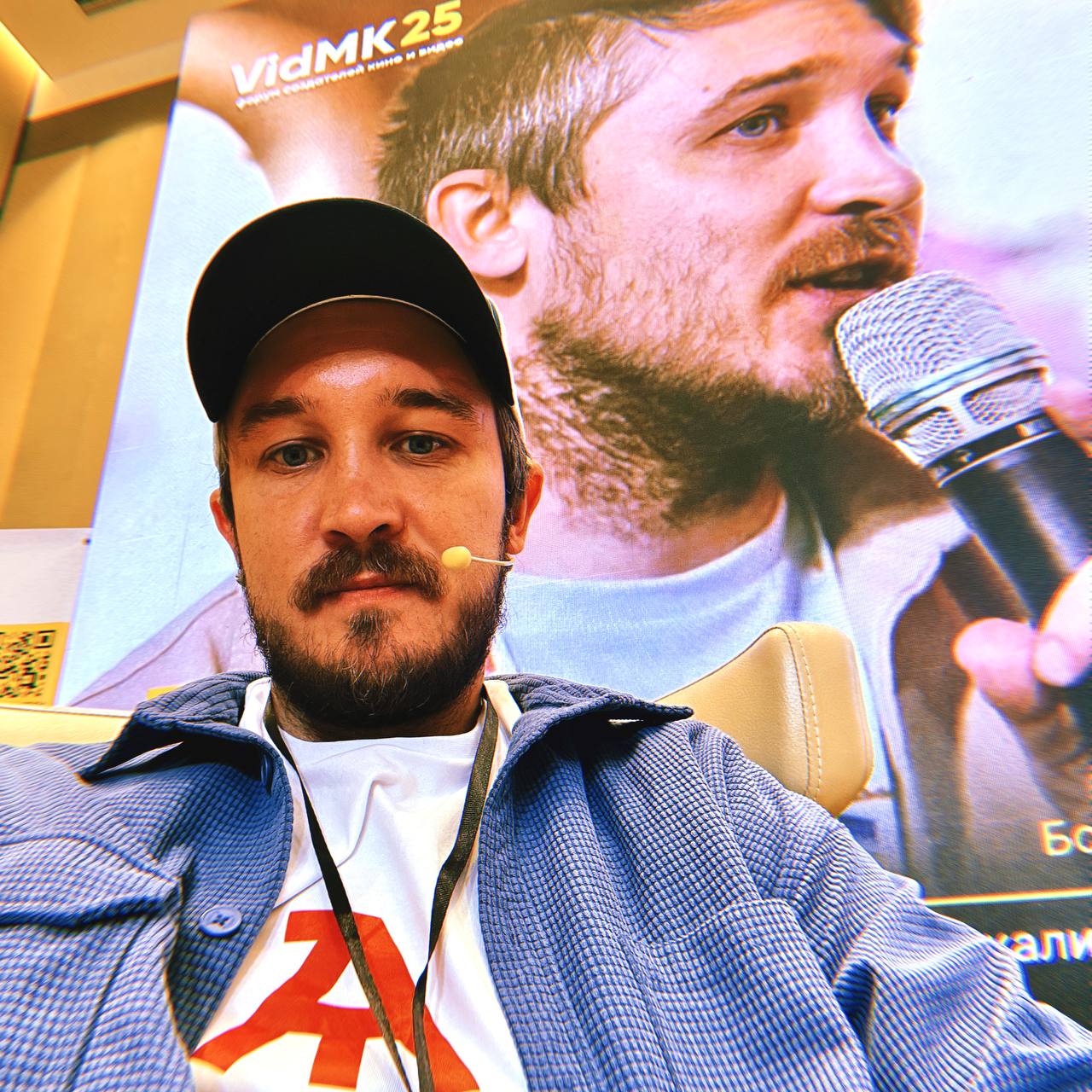 КАК ПРОШЁЛ VIDMK25
Масштаб впечатлил: маркет техники, мастер-классы, панели — видеомейкерам было где разгуляться | Сетка — социальная сеть от hh.ru