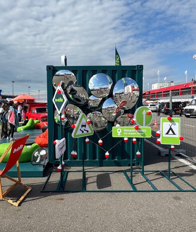Вчера прошел фестиваль A5Motors Motoring на гоночной трасе Moscow Raceway.
Я был удивлен, что увидел почти 2 полноценных спонсорских активации | Сетка — социальная сеть от hh.ru