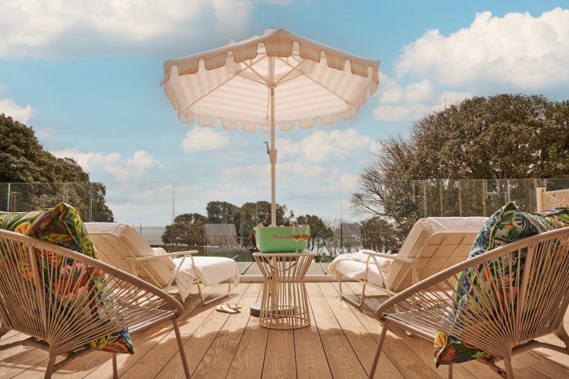 How The Nici Is Reinventing
The Nici: Redefining the British Seaside Experience
The Nici in Bournemouth reinvents the classic British seaside getaway, elevating it with a modern, stylish twist | Сетка — социальная сеть от hh.ru