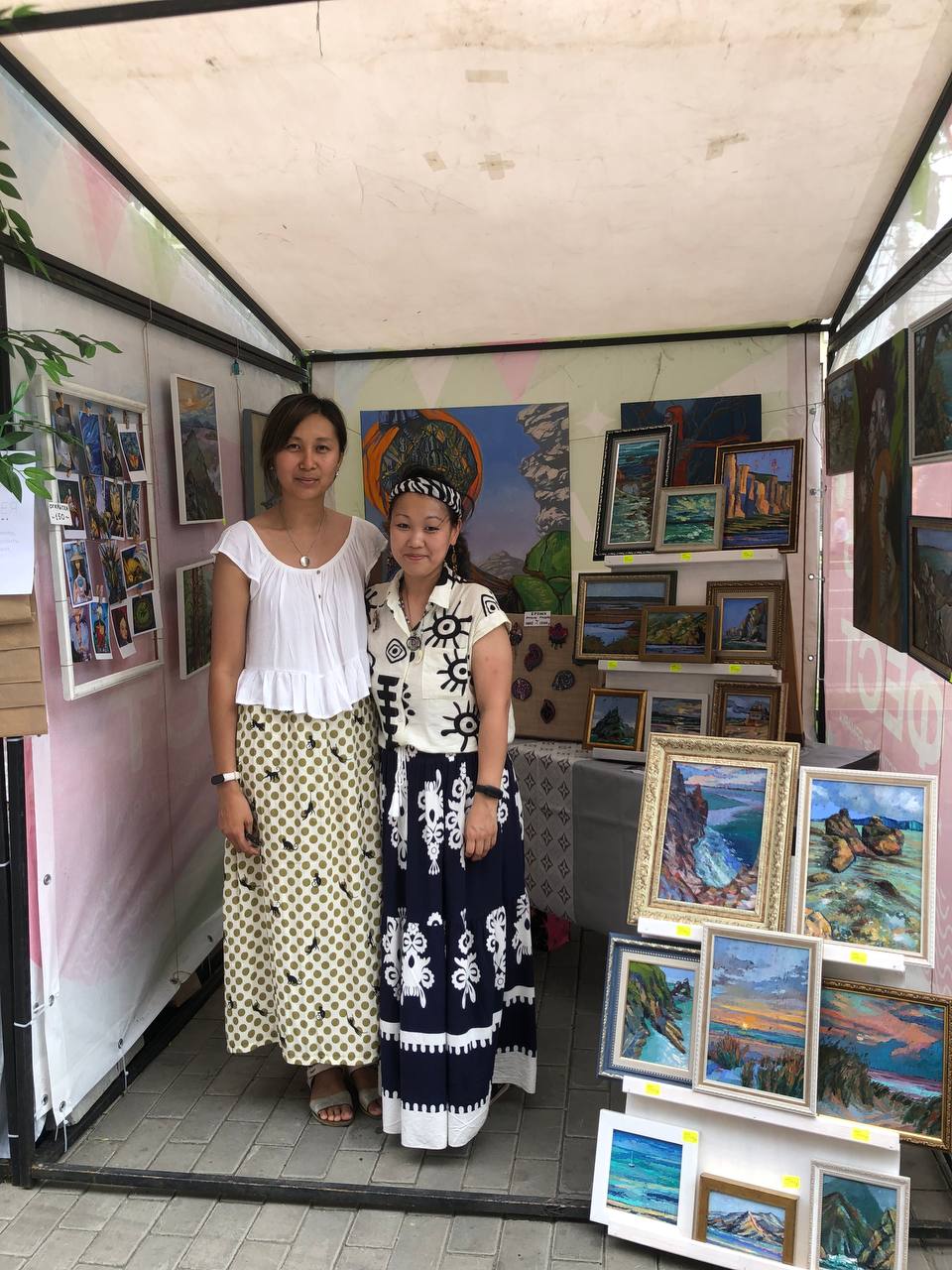 «Очень оригинальные и необычные, мистические абстракции»
Такие слова чаще всего были во второй и третий день фестиваля.
Третий день фестиваля запомнился больше | Сетка — социальная сеть от hh.ru