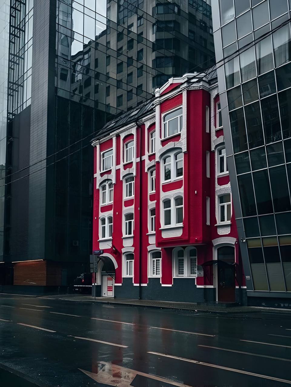 🏠Кирпичный четырёхэтажный дом конца XIX века
Это настоящий артефакт в сердце современного города. Его фасады хранят дух старой Москвы — без лишних украшений, но с настоящим характером и историей | Сетка — социальная сеть от hh.ru