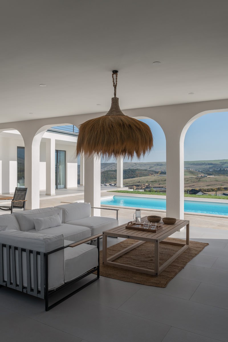 К дизайнеру Сабине Валиевой ее постоянные клиенты обратились с заманчивым предложением — построить для них настоящую виллу в месте с невероятным пейзажем | Сетка — социальная сеть от hh.ru