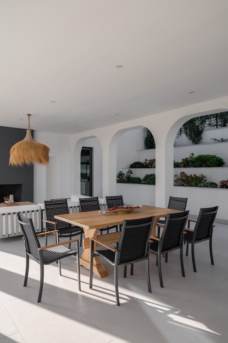 К дизайнеру Сабине Валиевой ее постоянные клиенты обратились с заманчивым предложением — построить для них настоящую виллу в месте с невероятным пейзажем | Сетка — социальная сеть от hh.ru