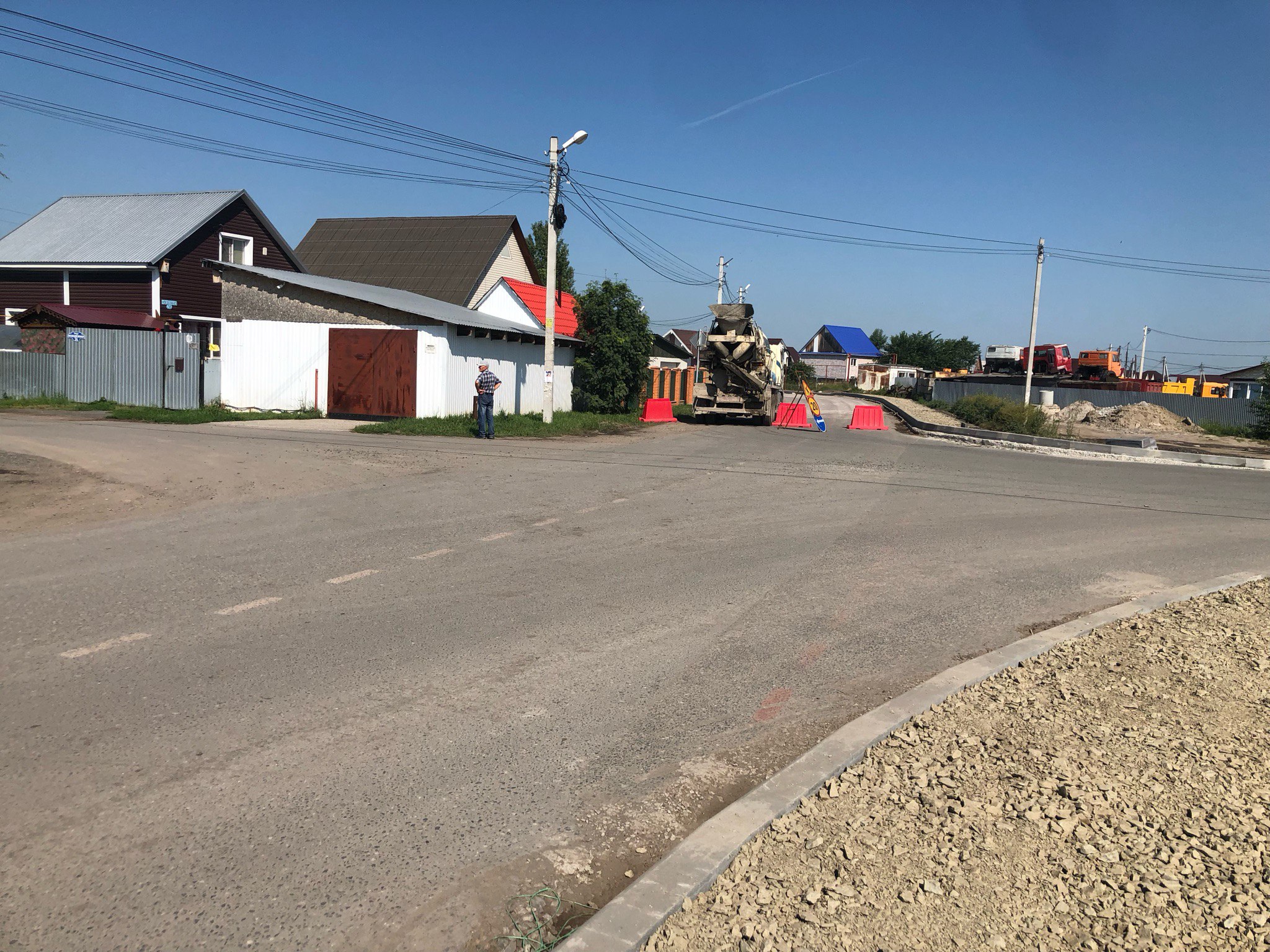 Вроде делают тротуары, но и дорогу перекрывают. Логики ноль.
http://vk.com/ob.gorod?w=wall-100380192527864 | Сетка — социальная сеть от hh.ru