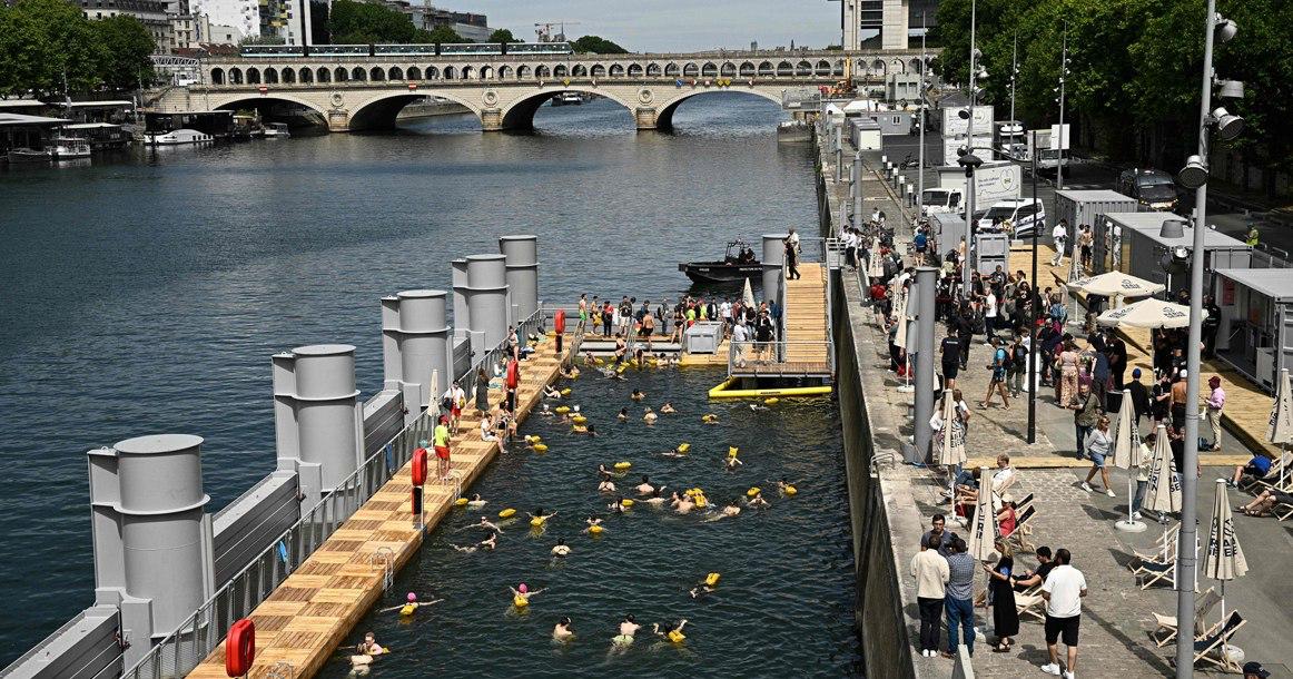 Жара
Сегодня в Москве обещают +35.
На этом фоне новость из Парижа, как говорится “на зависть”: впервые с 1923 года в Сене снова можно официально купаться | Сетка — социальная сеть от hh.ru