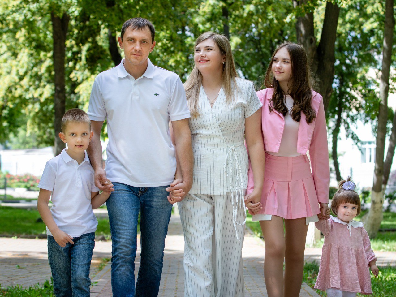 👨‍👩‍👧‍👦Сегодня особенный праздник — День семьи, любви и верности!
Одним из основных приоритетов ПМХ является поддержка семей и укрепление семейных традиций | Сетка — социальная сеть от hh.ru