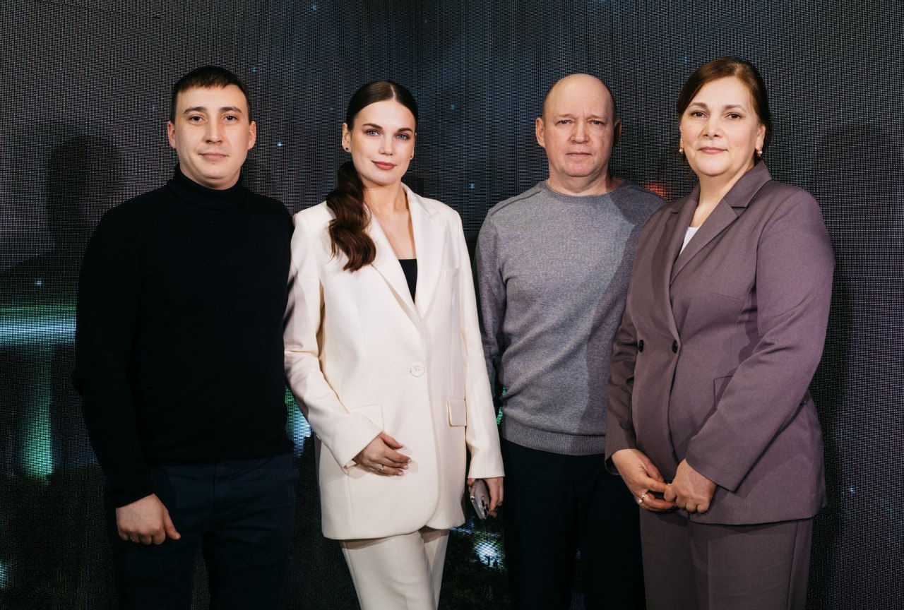 👨‍👩‍👧‍👦Сегодня особенный праздник — День семьи, любви и верности!
Одним из основных приоритетов ПМХ является поддержка семей и укрепление семейных традиций | Сетка — социальная сеть от hh.ru
