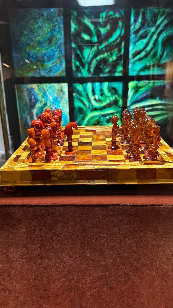 🟠 МУЗЕЙ ЯНТАРЯ: история, весомая на килограммы
Когда ты в Калининграде — пройти мимо этого места невозможно. Старинный бастион превращён в настоящее святилище солнечного камня | Сетка — социальная сеть от hh.ru