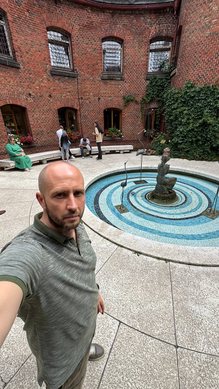 🟠 МУЗЕЙ ЯНТАРЯ: история, весомая на килограммы
Когда ты в Калининграде — пройти мимо этого места невозможно. Старинный бастион превращён в настоящее святилище солнечного камня | Сетка — социальная сеть от hh.ru