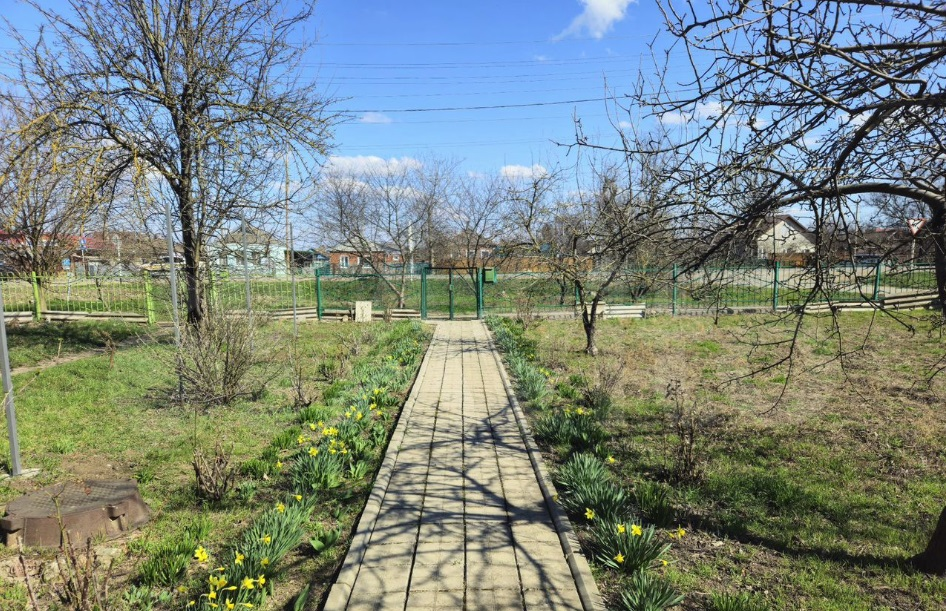 Продается дом в Краснодарском крае.
Станица Брюховецкая, 2 часа езды от Черного моря, 1,5 от Азовского.
Фотографии выставлю с Авито,т.к. я не спец, фотографировала наша риелтор | Сетка — социальная сеть от hh.ru