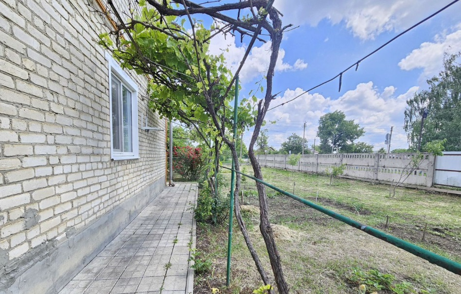 Продается дом в Краснодарском крае.
Станица Брюховецкая, 2 часа езды от Черного моря, 1,5 от Азовского.
Фотографии выставлю с Авито,т.к. я не спец, фотографировала наша риелтор | Сетка — социальная сеть от hh.ru
