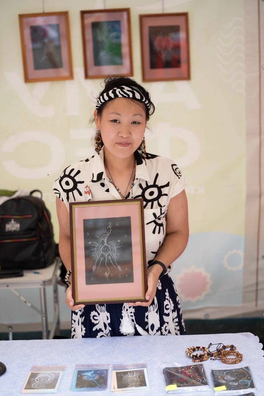 Фото на память о фестивале
🙏Благодарю Екатерину Кузнеделеву
#авторскийрисунокНадеждыSN
#авторскиеоткрыткиНадеждыSN
#благодарность
#Амурфест2025
#ЛетонаАмурфест | Сетка — социальная сеть от hh.ru