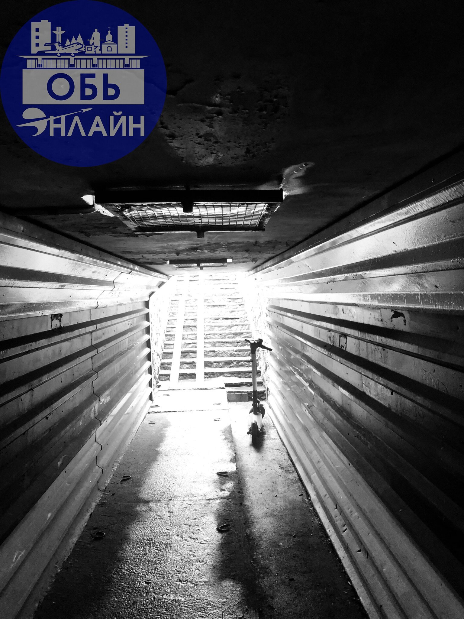 ↗ Едешь такой с Маркса на 112м автобусе. Выходишь на остановке Октябрьская. Спускаешься вниз и видишь - будто постер для какого-то фильма ужасов, или триллера | Сетка — социальная сеть от hh.ru