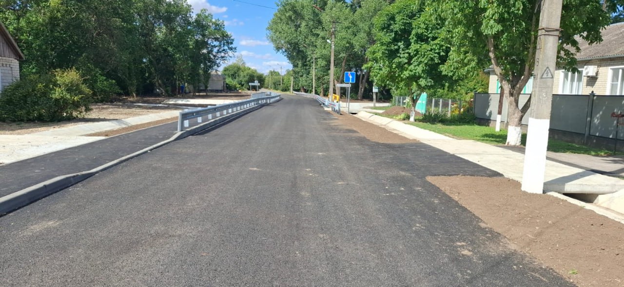 10 мостов отремонтировали на Ставрополье за 2,5 года🌉
Так, недавно завершилось обновление моста в Китаевском Новоселицкого округа. Проект реализовали по поручению губернатора Владимира Владимирова | Сетка — социальная сеть от hh.ru