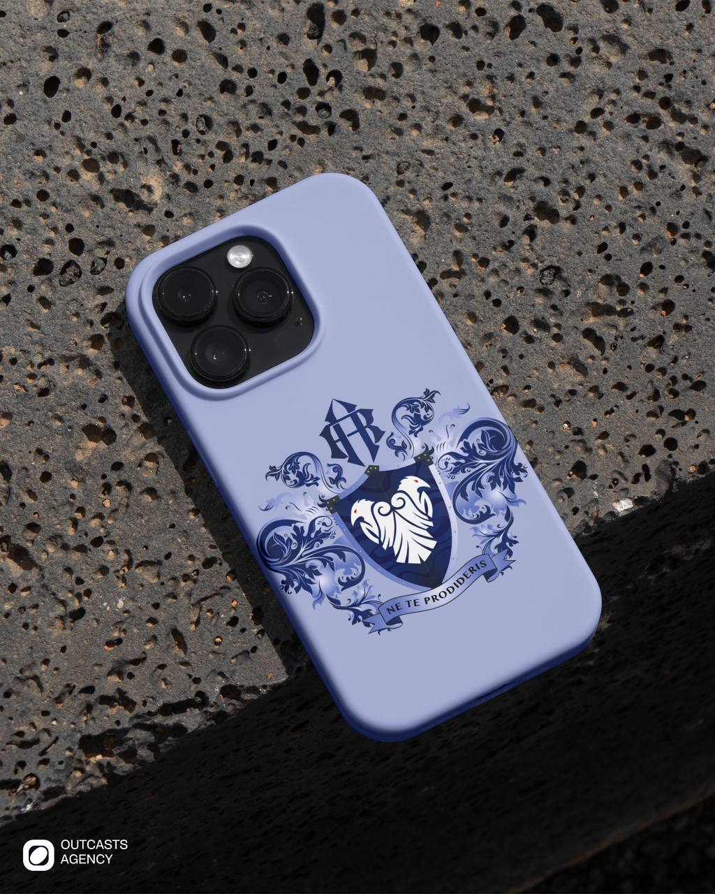 RA Group — стиль, который объединяет бизнесы
Для RA Group мы создали единый визуальный язык, который работает и на футболке, и на визитке, и на экране | Сетка — социальная сеть от hh.ru