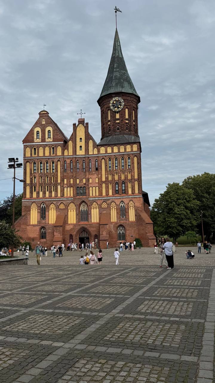 📍 Калининград, день второй — следы Восточной Пруссии и балтийская энергетика
Здесь даже воздух пахнет кирпичом с историей | Сетка — социальная сеть от hh.ru