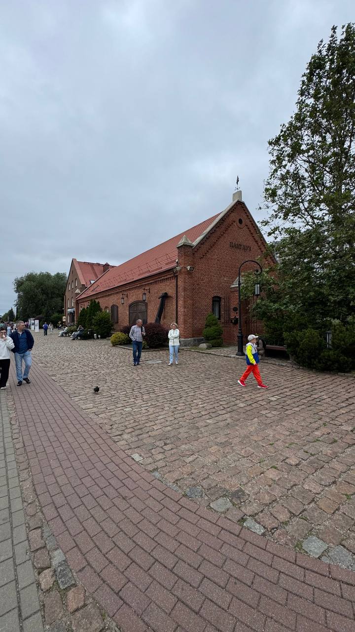 📍 Калининград, день второй — следы Восточной Пруссии и балтийская энергетика
Здесь даже воздух пахнет кирпичом с историей | Сетка — социальная сеть от hh.ru