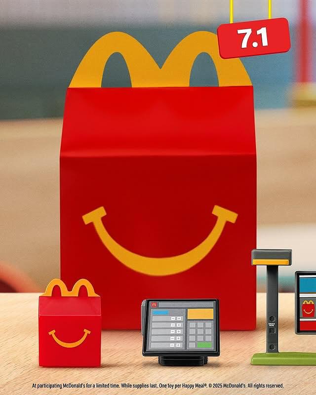 McDonald's решил создать Happy Meal-рекурсию. В Lil McDonald's Happy Meal вошли 21 знаковых миниатюрных фигурок, которые передают суть и дух самого McDonald's | Сетка — социальная сеть от hh.ru