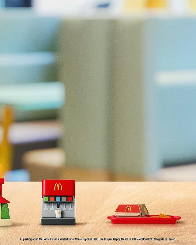 McDonald's решил создать Happy Meal-рекурсию. В Lil McDonald's Happy Meal вошли 21 знаковых миниатюрных фигурок, которые передают суть и дух самого McDonald's | Сетка — социальная сеть от hh.ru