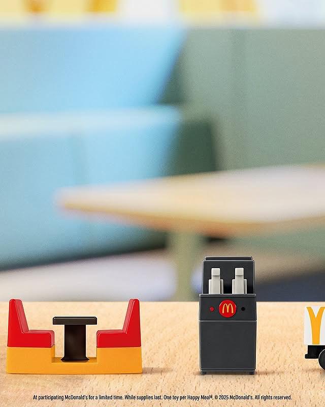 McDonald's решил создать Happy Meal-рекурсию. В Lil McDonald's Happy Meal вошли 21 знаковых миниатюрных фигурок, которые передают суть и дух самого McDonald's | Сетка — социальная сеть от hh.ru