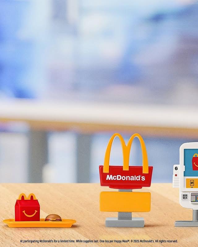 McDonald's решил создать Happy Meal-рекурсию. В Lil McDonald's Happy Meal вошли 21 знаковых миниатюрных фигурок, которые передают суть и дух самого McDonald's | Сетка — социальная сеть от hh.ru