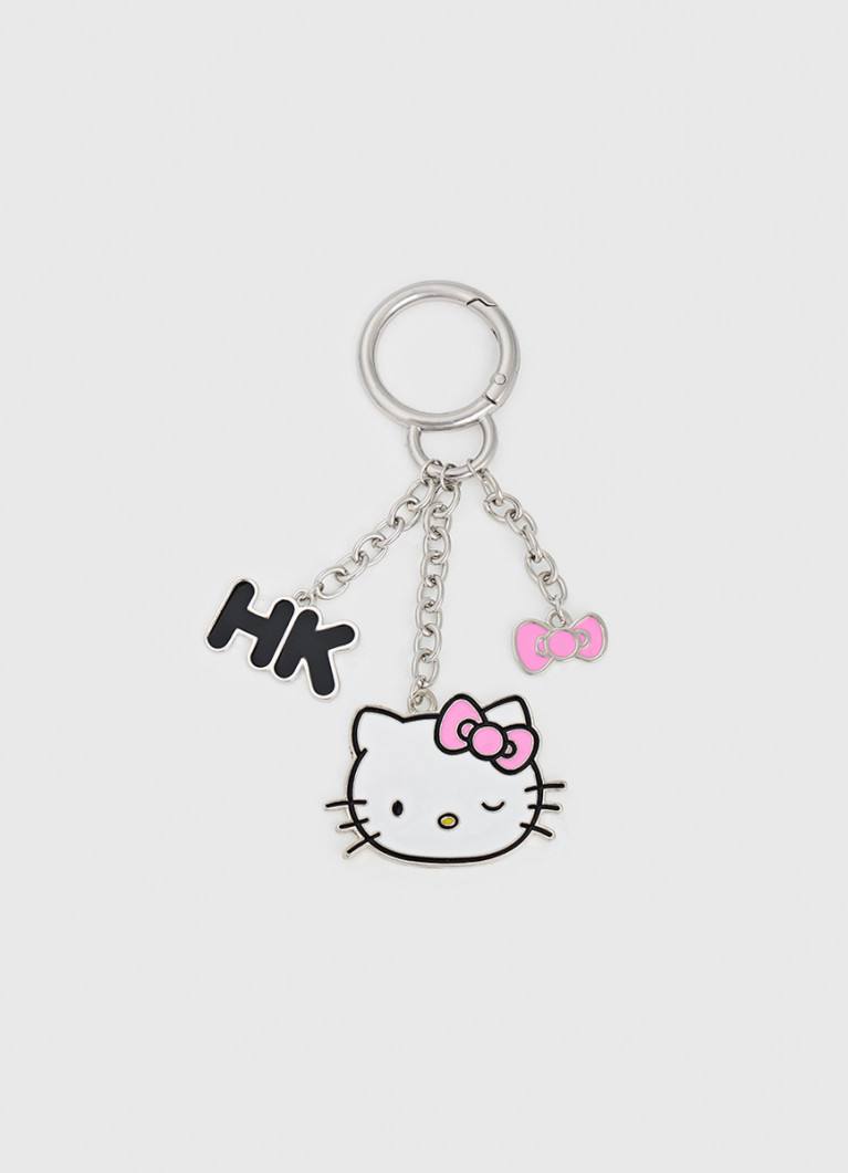 Бренд Ostin заколлабился с Hello Kitty! В магазины завезли тишечки, кофты, носочки, брелоки, ожерелье и серьги с кошечкой. Цены стартуют от 499 рублей (брелоки и носки) и доходят до 2199 за толстовки | Сетка — социальная сеть от hh.ru
