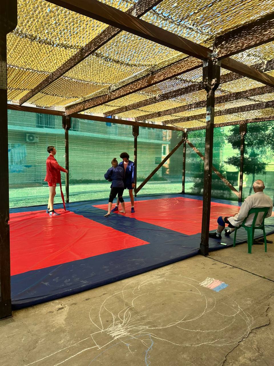 Спортивные сборы нашей команды 🏋️‍♀️
#шахбокс #chessboxing #шахматы
#бокс #интеллектуальныйспорт
#задача #разминкадлямозга
#сборышахбокс | Сетка — социальная сеть от hh.ru