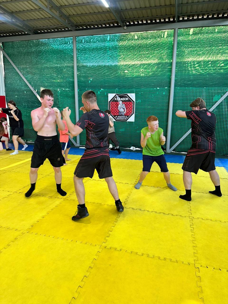 Спортивные сборы нашей команды 🏋️‍♀️
#шахбокс #chessboxing #шахматы
#бокс #интеллектуальныйспорт
#задача #разминкадлямозга
#сборышахбокс | Сетка — социальная сеть от hh.ru