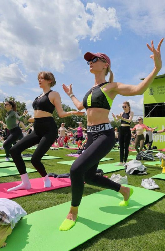 🥇Женский фестиваль спорта пройдет в эти выходные
12 июля 11:00-20:30
Ты сможешь послушать лекции о красоте и здоровье, посмотреть модные показы российских брендов одежды | Сетка — социальная сеть от hh.ru