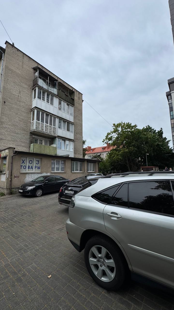 🏘 Калининград: где прусская кирпичность встречает советскую функциональность
В Калининграде город говорит с тобой сразу на двух языках — немецком и советском. Иногда — одновременно | Сетка — социальная сеть от hh.ru