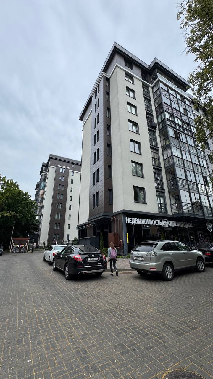 🏘 Калининград: где прусская кирпичность встречает советскую функциональность
В Калининграде город говорит с тобой сразу на двух языках — немецком и советском. Иногда — одновременно | Сетка — социальная сеть от hh.ru