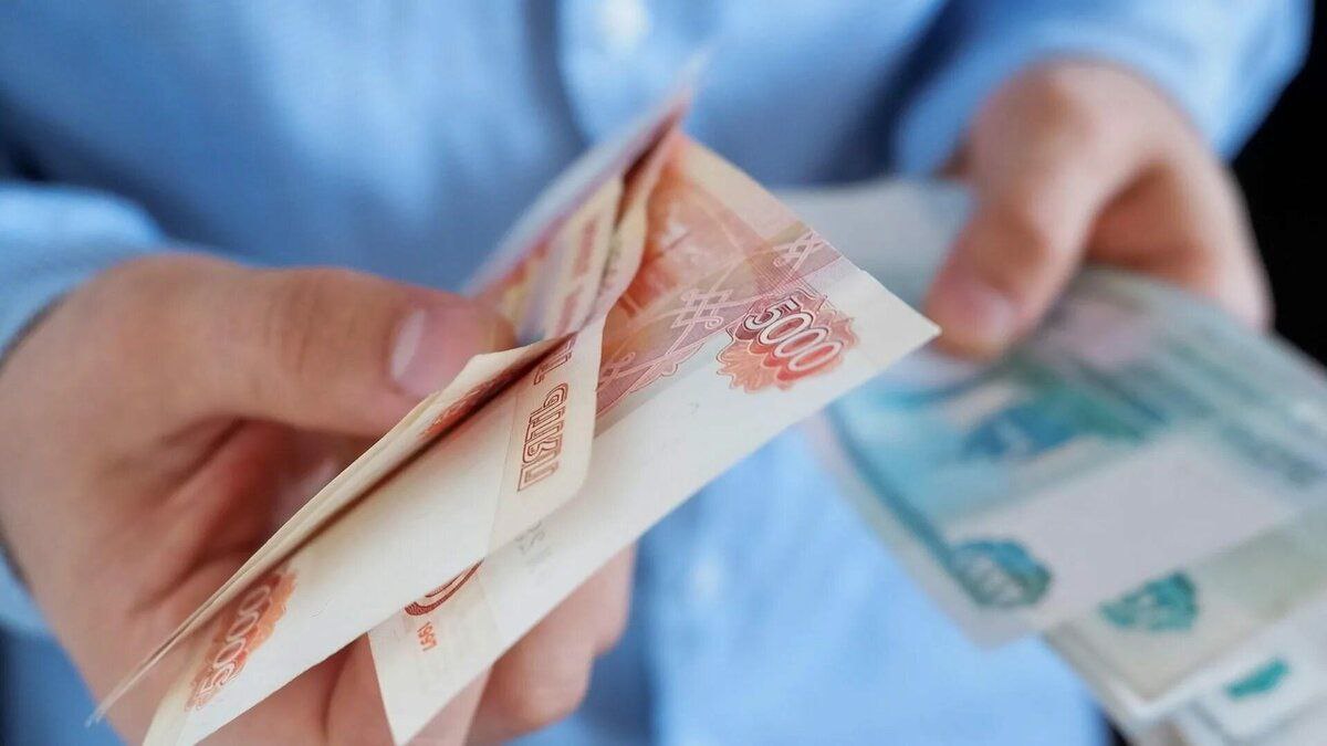 Почему мы боимся говорить о зарплате?
Парадокс офисной жизни
Знаете этот удивительный феномен? Мы можем часами обсуждать погоду, футбол и сериалы, но стоит заикнуться о зарплате — и все делают вид, чт... | Сетка — социальная сеть от hh.ru