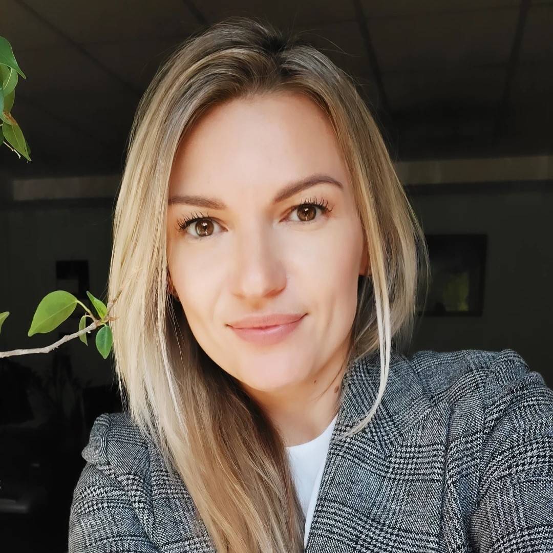 Яна Болотникова