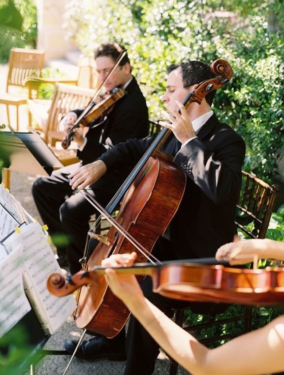 🎷Живая музыка будет звучать в Лианозовском парке
12 июля 19:00-20:30
Придворное барокко, советская эстрада, музыка для кино, танцевальная музыка, романсы, джаз | Сетка — социальная сеть от hh.ru